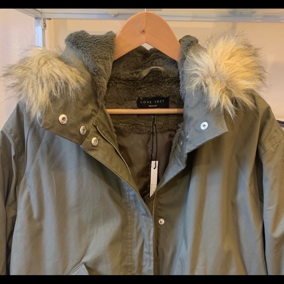 *NWT* Green Parka with fur hood 💚🤎 - Picture 3 of 4
